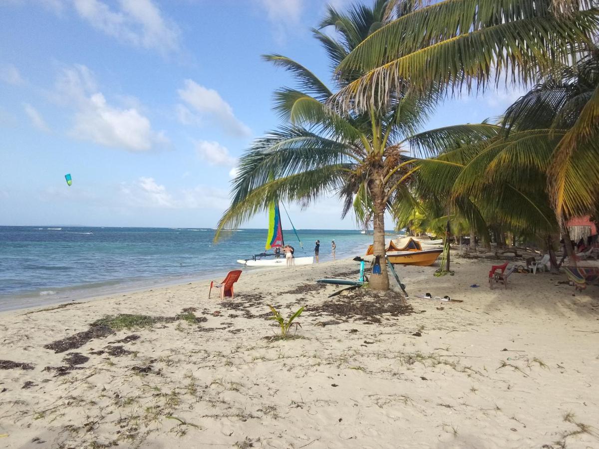 Отель Lulu Beach Корн-Айленд Экстерьер фото